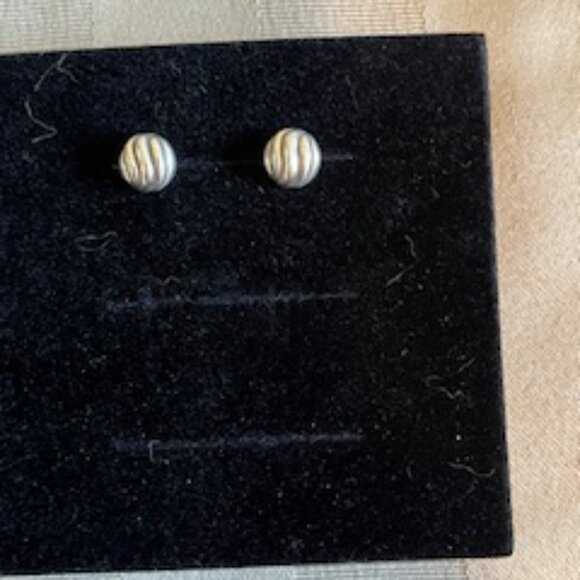 David Yurman Sculpted Cable Stud Earrings - Picture 6 of 6